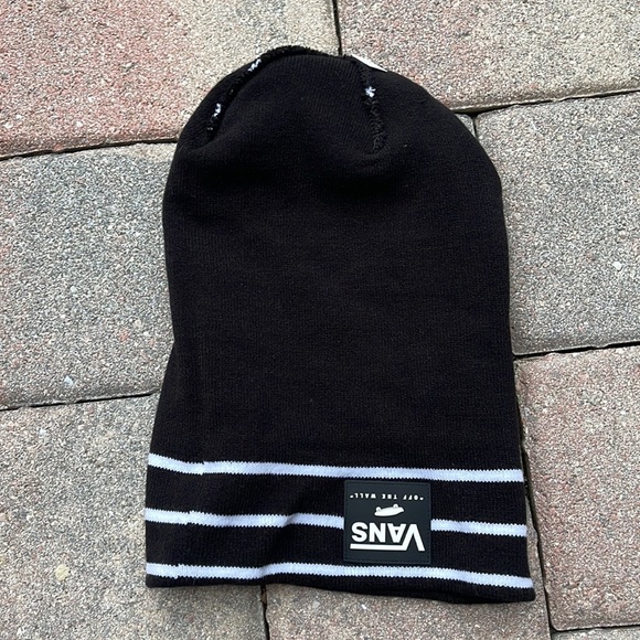 VANS BREAKIN CURFEW KNIT CUFF BEANIE ADULT HAT BLACK WHITE VN0A5GUV2UC 
WOMENS - Picture 7 of 16